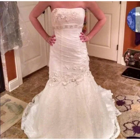 Oleg Cassini | Dresses | Oleg Cassini Cwg377 Designer Bridal Wedding Dress  Lace Swavorski Mermaid Sz 2 | Poshmark
